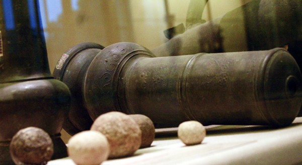 Súng của triều Lê Trung Hưng thế kỷ 17 - 18 với các loại đạn đá, chì và đồng